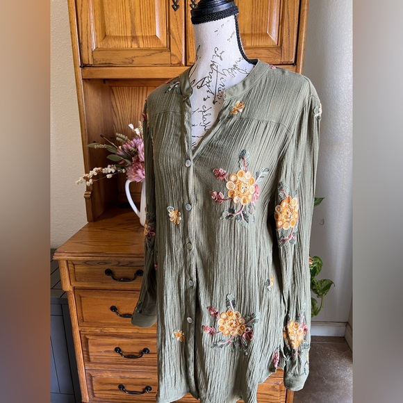 Fig and Flower Olive Green Embroidered Button-Up Long Sleeve Blouse Tunic - Picture 3 of 10